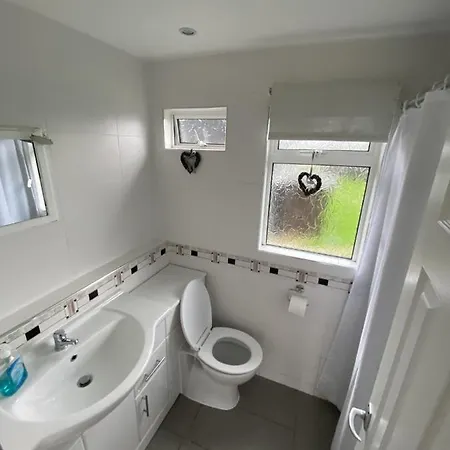 Granada, 2 Bedroom Chalet With Onsite Pool And Bar Selsey Exterior photo