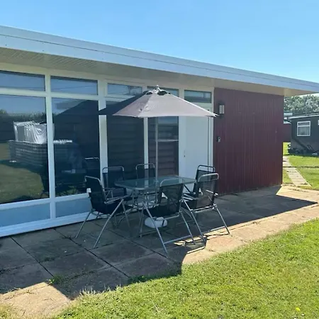 Granada, 2 Bedroom Chalet With Onsite Pool And Bar Selsey Exterior photo